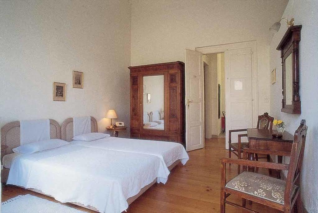Hotel Omiros Ermoupoli Exteriör bild